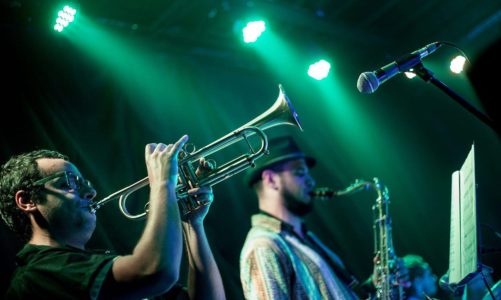 SUENA EN SPE: NO REHAB BAND Y ROBIN BERNAJEE