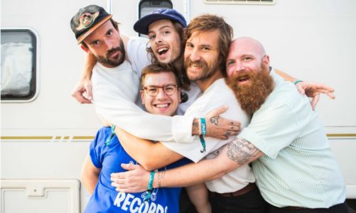 NUNCA TE PELEES CON LOS IDLES