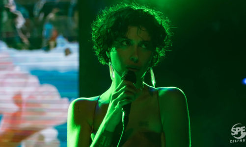 FLAYAZ EN VIVO: ¿QUIÉN SE CONFORMA CON POCO?