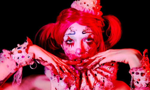 NAOMI PREIZLER ES MUÑEKI77A Y PRESENTA ‘T_T’