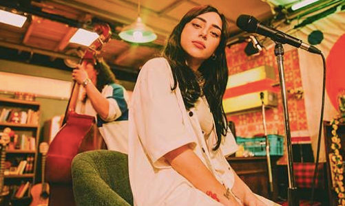 NICKI NICOLE COMPARTE SU NPR’S TINY DESK