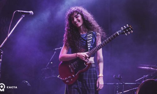 AMOR DE VERANO EN EL KONEX: LOS BESOS, BARBI RECANATI Y LAS LIGAS MENORES