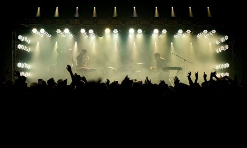 PECES RAROS DIO EL PRIMERO DE SUS DOS CONCIERTOS EN C ART MEDIA