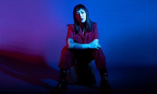 LA ARTISTA CHILENA ANTONIA NAVARRO PRESENTA “INSANA Y SALVA”, SU NUEVO LP