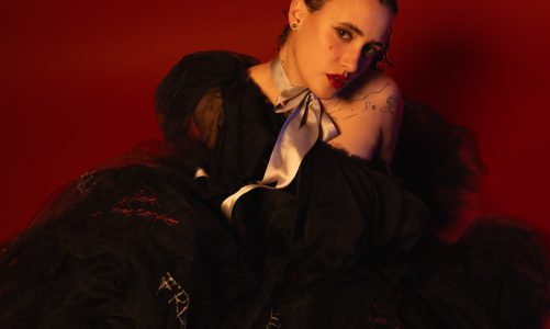 LA VALENTI: “LA MÚSICA ES LO ÚNICO INDISPENSABLE”