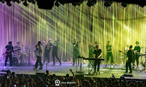 SACÁ TU MONO EN UN SHOW DE EL KUELGUE