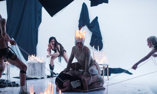 REINANDO EN LA OSCURIDAD “OBRA DE DIOS” LO NUEVO DE MON LAFERTE