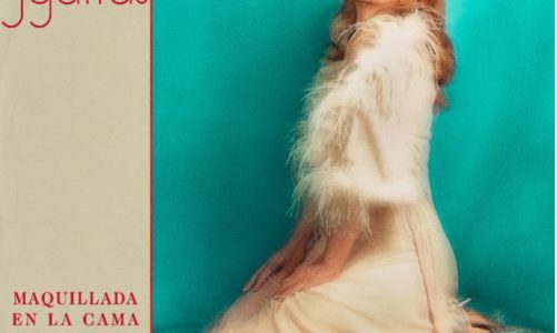 JULIANA GATTAS ESTRENA SU PRIMER ÁLBUM “MAQUILLADA EN LA CAMA”
