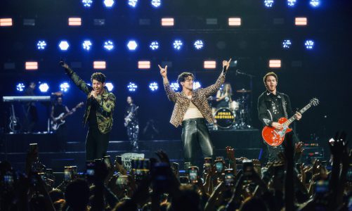 JONAS BROTHERS: CAPITALIZANDO EL PASADO