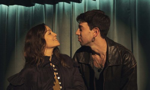 CONOCIENDO RUSIA Y NATALIA LAFOURCADE PRESENTAN EL VIDEO DE "CINCO HORAS MENOS"