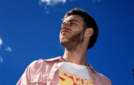 TOM MISCH COMPARTE NUEVO SINGLE “CINNAMON CURLS”