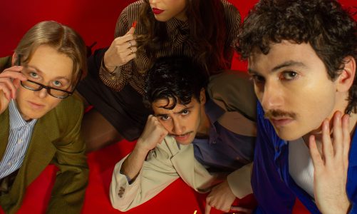 BOMBONES SURTIDOS PRESENTA "MÁS BOMBONES MÁS SURTIDOS", SU PRIMER ÁLBUM