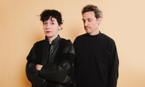 MEDIA HERMANA PRESENTA SU NUEVO EP "LUZ DE NEÓN"