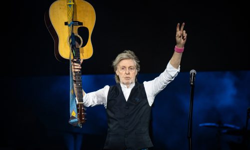 PAUL MCCARTNEY NO PUEDE TENER SUFICIENTE