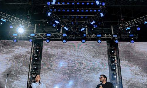 SANTIAGO MOTORIZADO Y JAVIERA MENA  PRESENTAN "MAR CORAL"