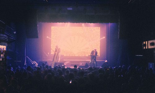 DRAB MAJESTY EN NICETO: LA FUSIÓN PERFECTA DE EXCENTRICIDAD Y OSCURIDAD