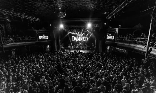 THE DAMNED: UNA OSCURA CANCIÓN DE AMOR