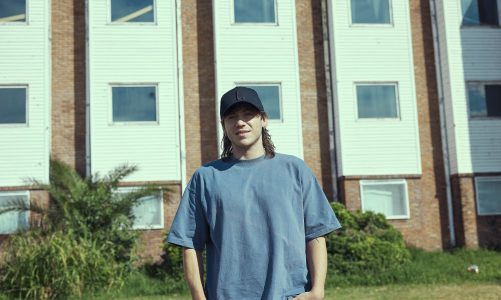 PAULO LONDRA MARCA SU VUELTA AL TRAP CON "VERSUS", SU PROYECTO MÁS ÍNTIMO