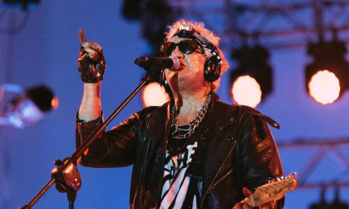 PITY ÁLVAREZ: EL RETORNO DE UNAS VACACIONES