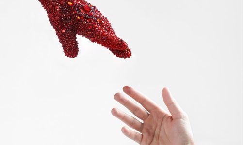 MORA NAVARRO  ESTRENA SU NUEVO CORTE “SERÁ MAÑANA “  FEAT CON ISLA DE CARAS